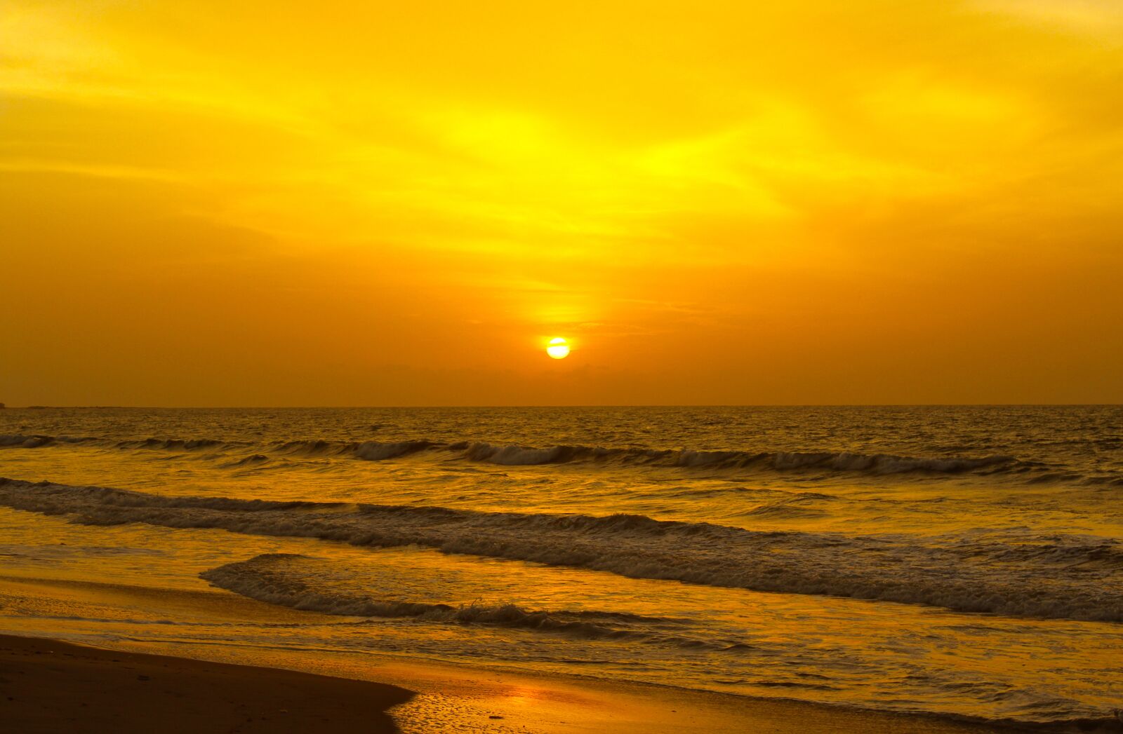 Canon EOS 600D (Rebel EOS T3i / EOS Kiss X5) sample photo. Sunset, golden, sunset beach photography