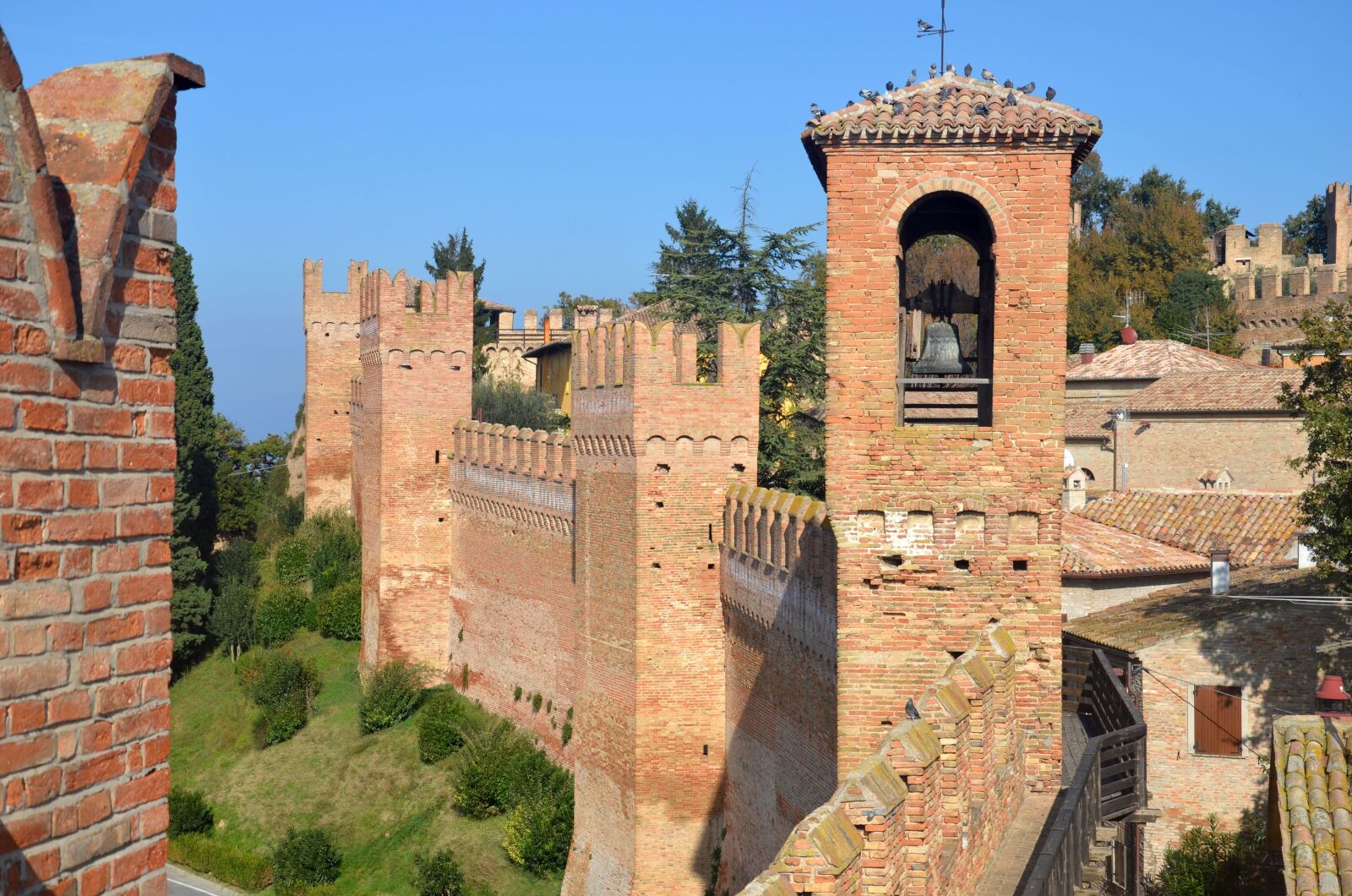Nikon D7000 sample photo. The walls, castle, gradara photography