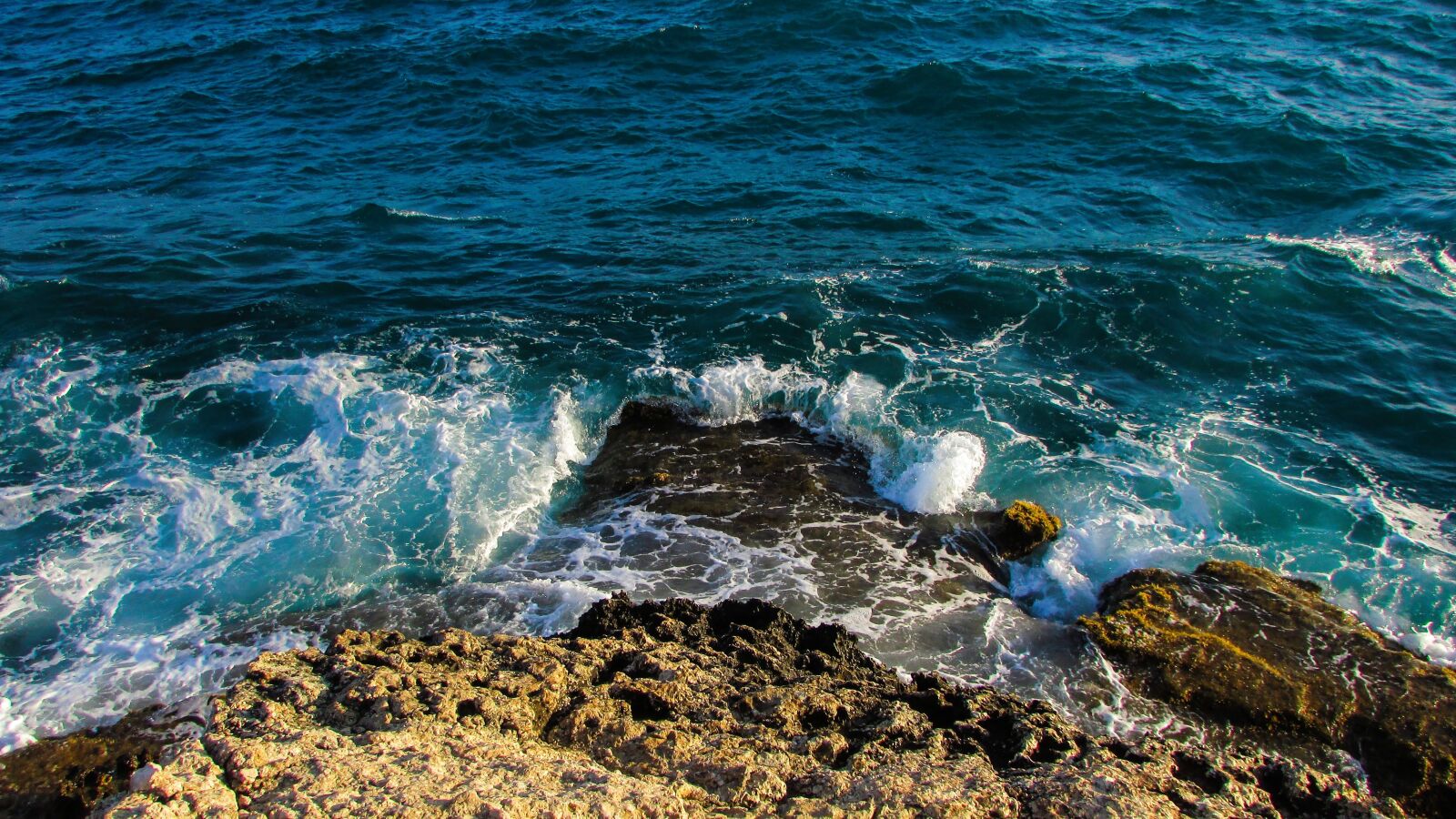 Canon PowerShot SX400 IS sample photo. Cliff, rock, wave photography
