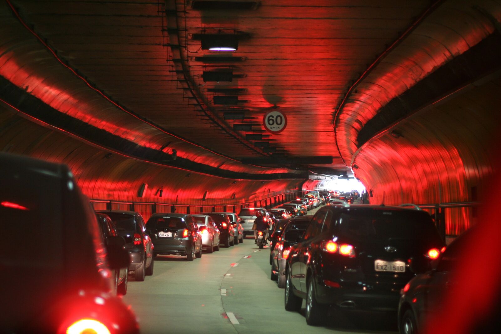 Canon EOS 350D (EOS Digital Rebel XT / EOS Kiss Digital N) sample photo. Are, tunnel, lights photography