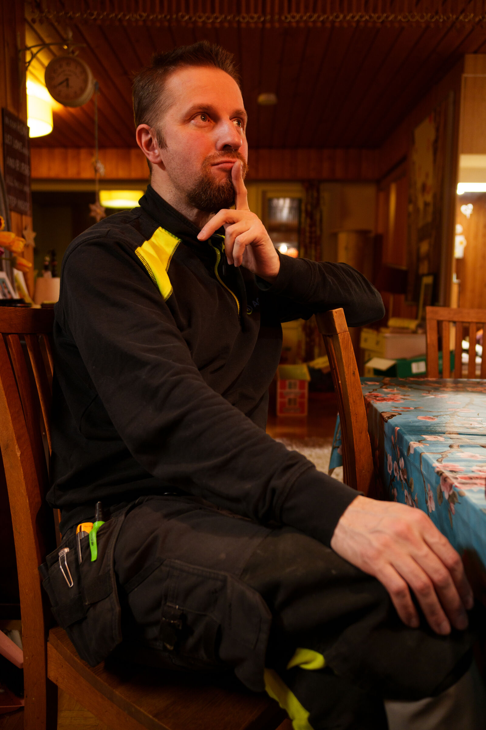 Samyang Remaster Slim 28mm F3.5 sample photo. Pondering workman photography