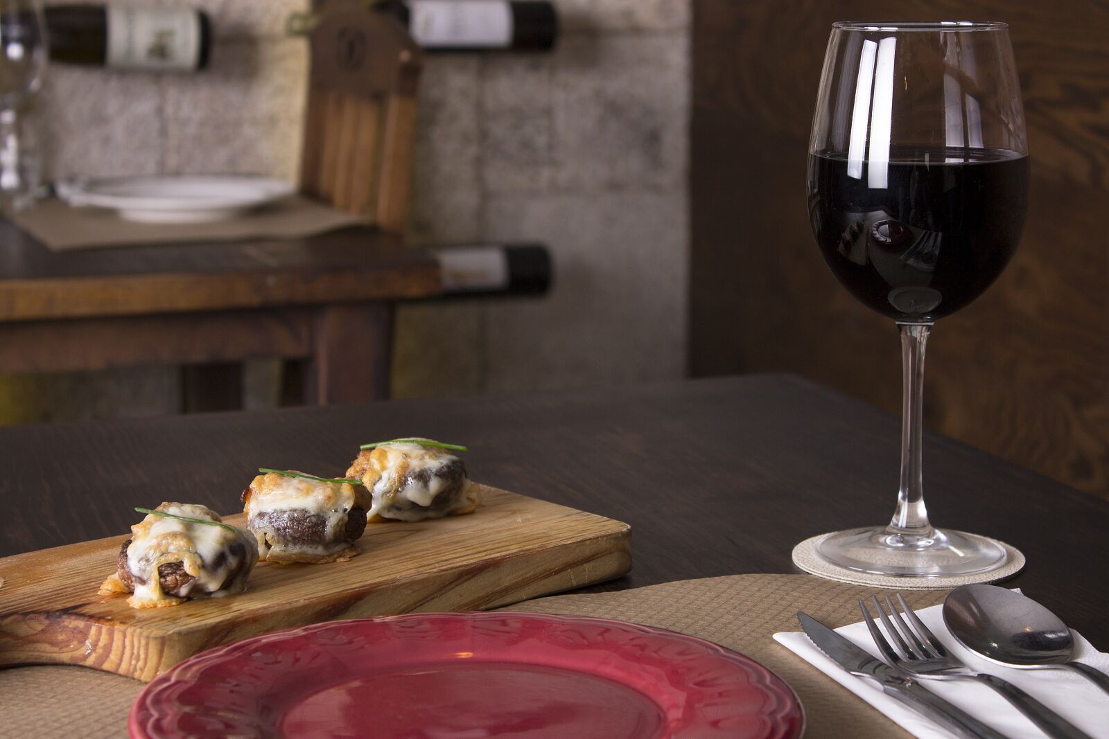 Canon EOS 1100D (EOS Rebel T3 / EOS Kiss X50) sample photo. Stuffed mushrooms, wine, wines photography