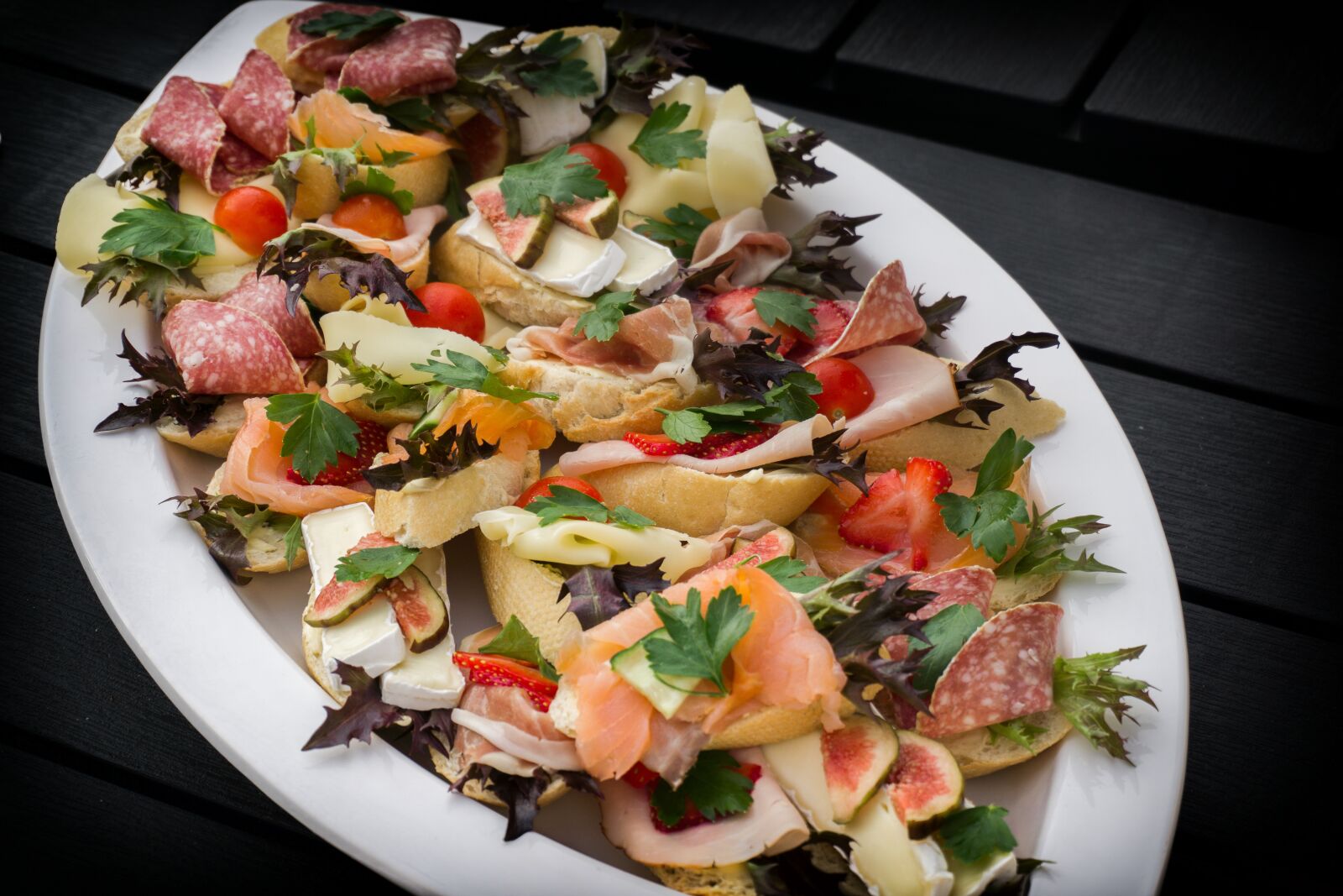 Sony E 16-50mm F3.5-5.6 PZ OSS sample photo. Canapes, bite, occupied photography