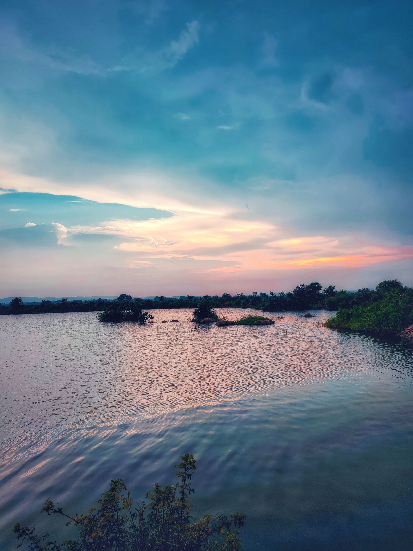 Realme XT sample photo. Blue sky, blue water photography