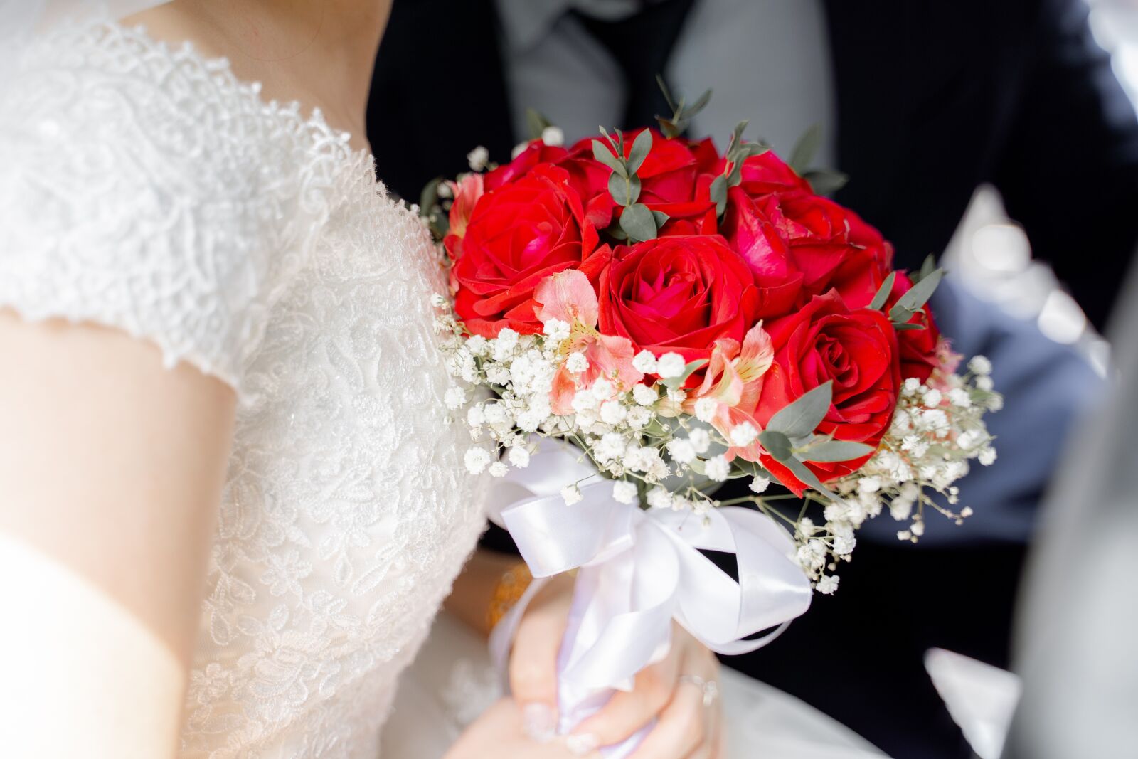 Sony a7 III + Tamron 28-75mm F2.8 Di III RXD sample photo. Marriage, bridegroom, flower photography