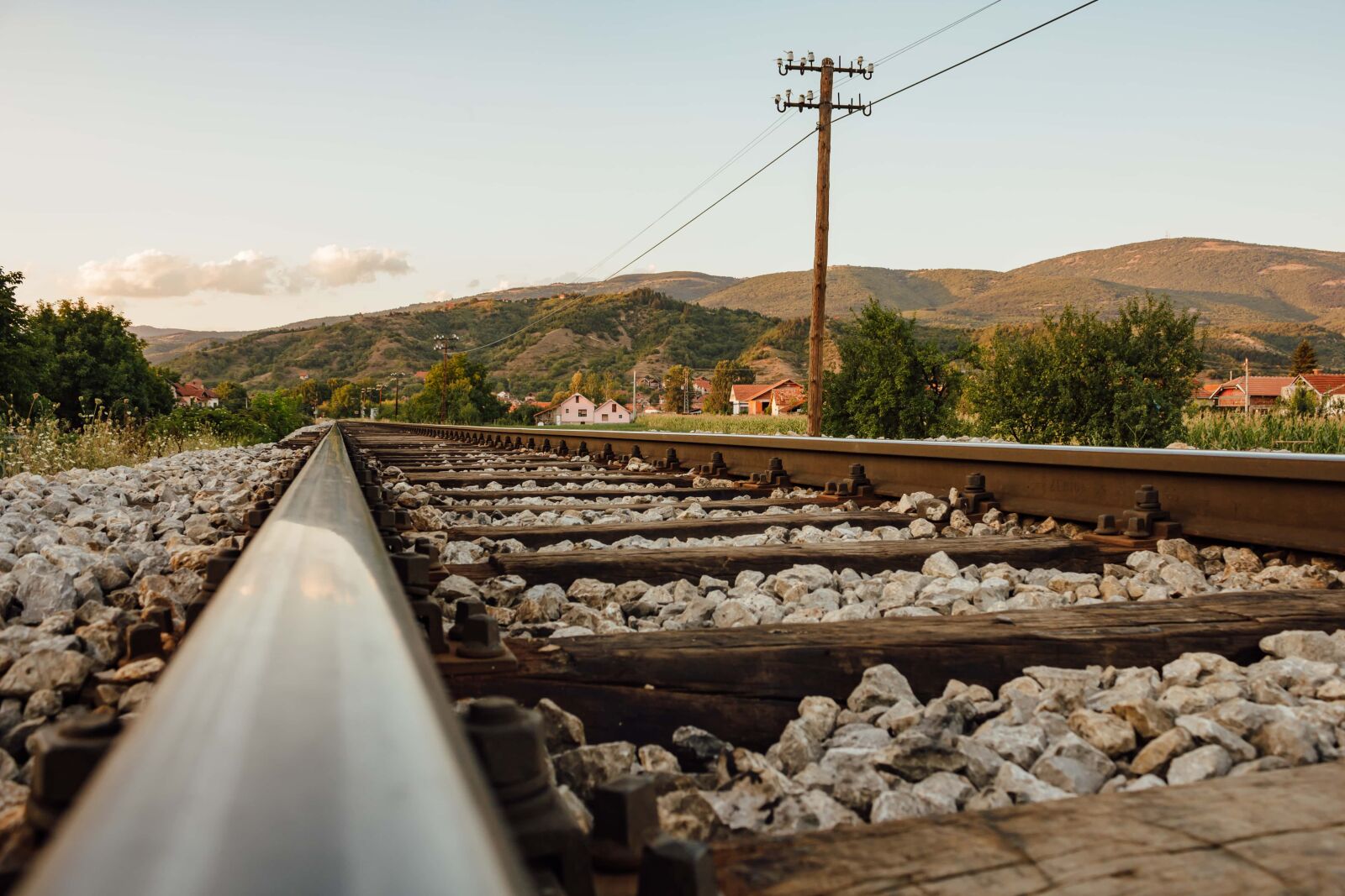 Canon EF-S 18-55mm F3.5-5.6 IS sample photo. Steel, railway, cast iron photography