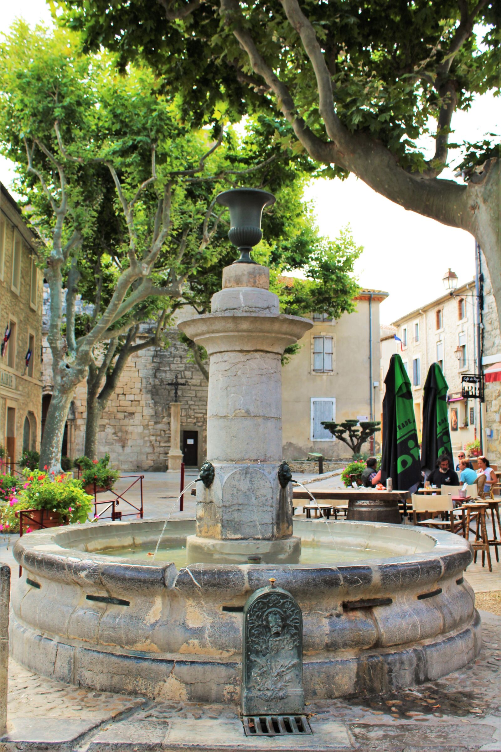 Canon EOS 1200D (EOS Rebel T5 / EOS Kiss X70 / EOS Hi) sample photo. Fountain, village square, france photography