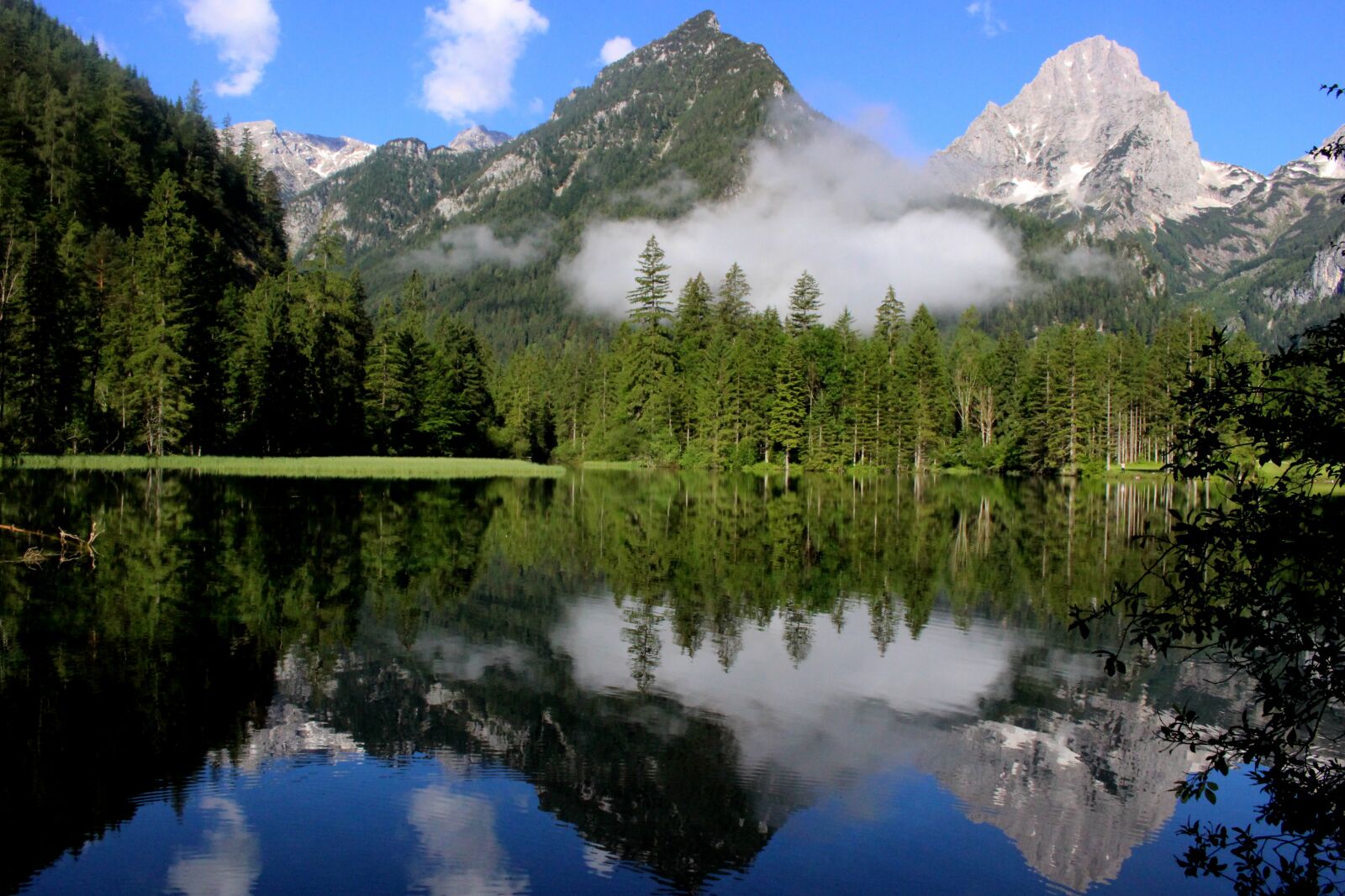Canon EOS 100D (EOS Rebel SL1 / EOS Kiss X7) sample photo. Mountains, water, pond photography