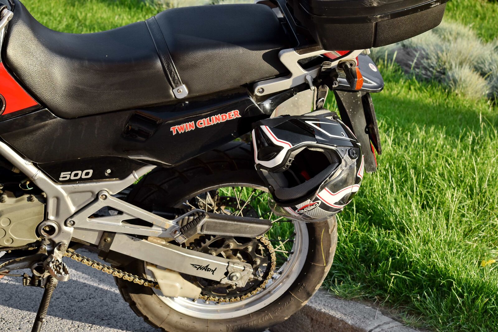 Nikon D5500 sample photo. Chain, motorcycle, seat, tire photography