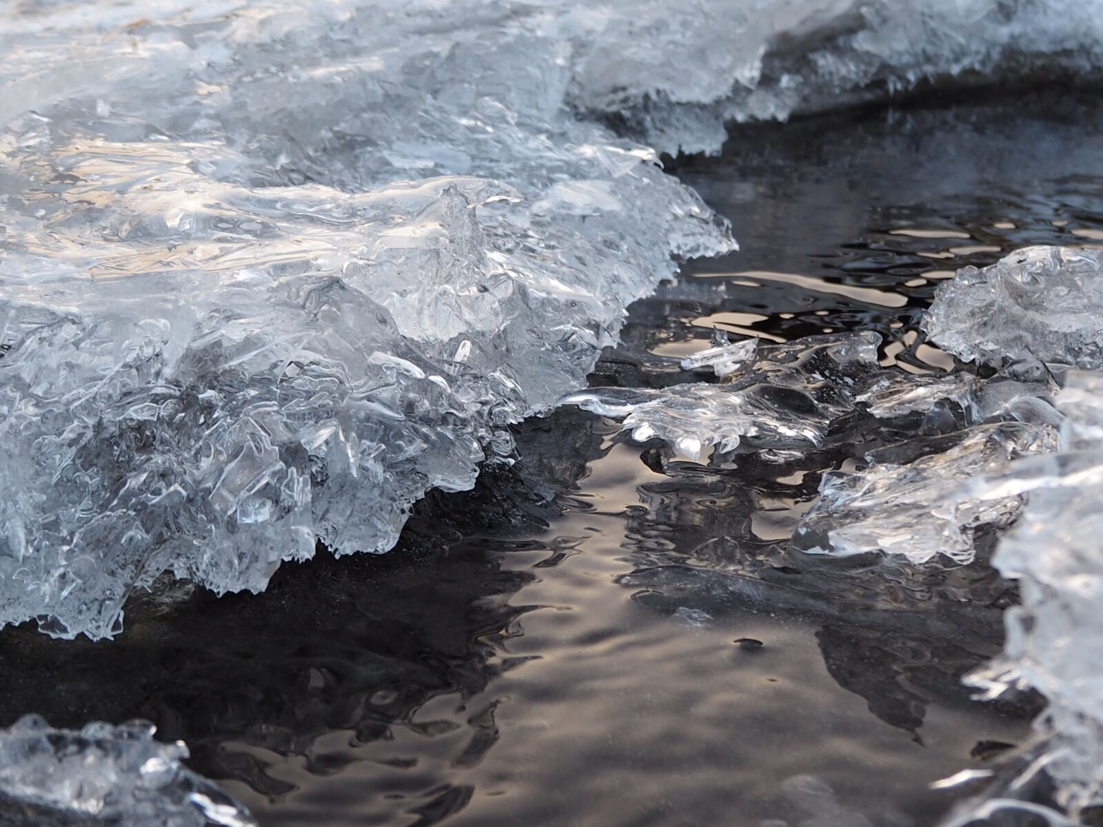 Olympus OM-D E-M10 II sample photo. Ice, water, crystals photography