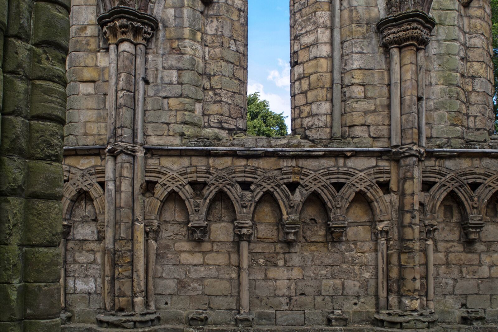Olympus OM-D E-M10 sample photo. Holyroodhouse, holyrood palace, abbey photography