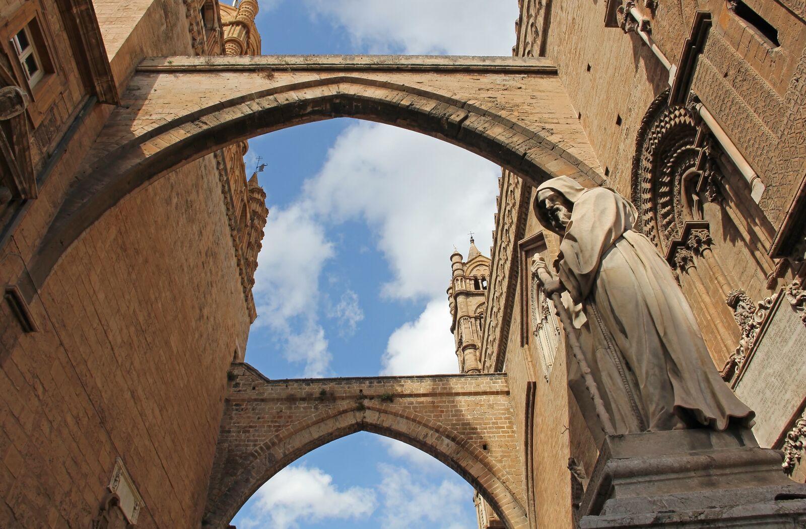 Canon EOS 550D (EOS Rebel T2i / EOS Kiss X4) sample photo. Cathedral of santa maria photography