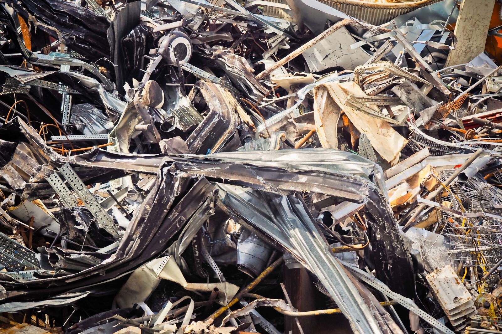 Olympus OM-D E-M10 sample photo. Metal, recycling, waste photography