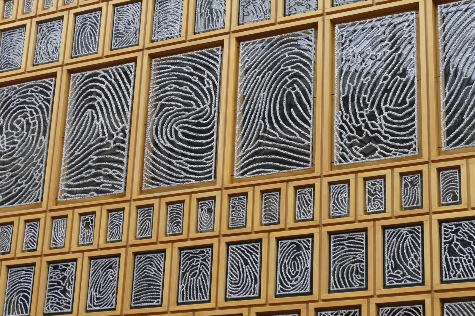 Panasonic Lumix DMC-FZ1000 sample photo. Window, glass, fingerprint photography