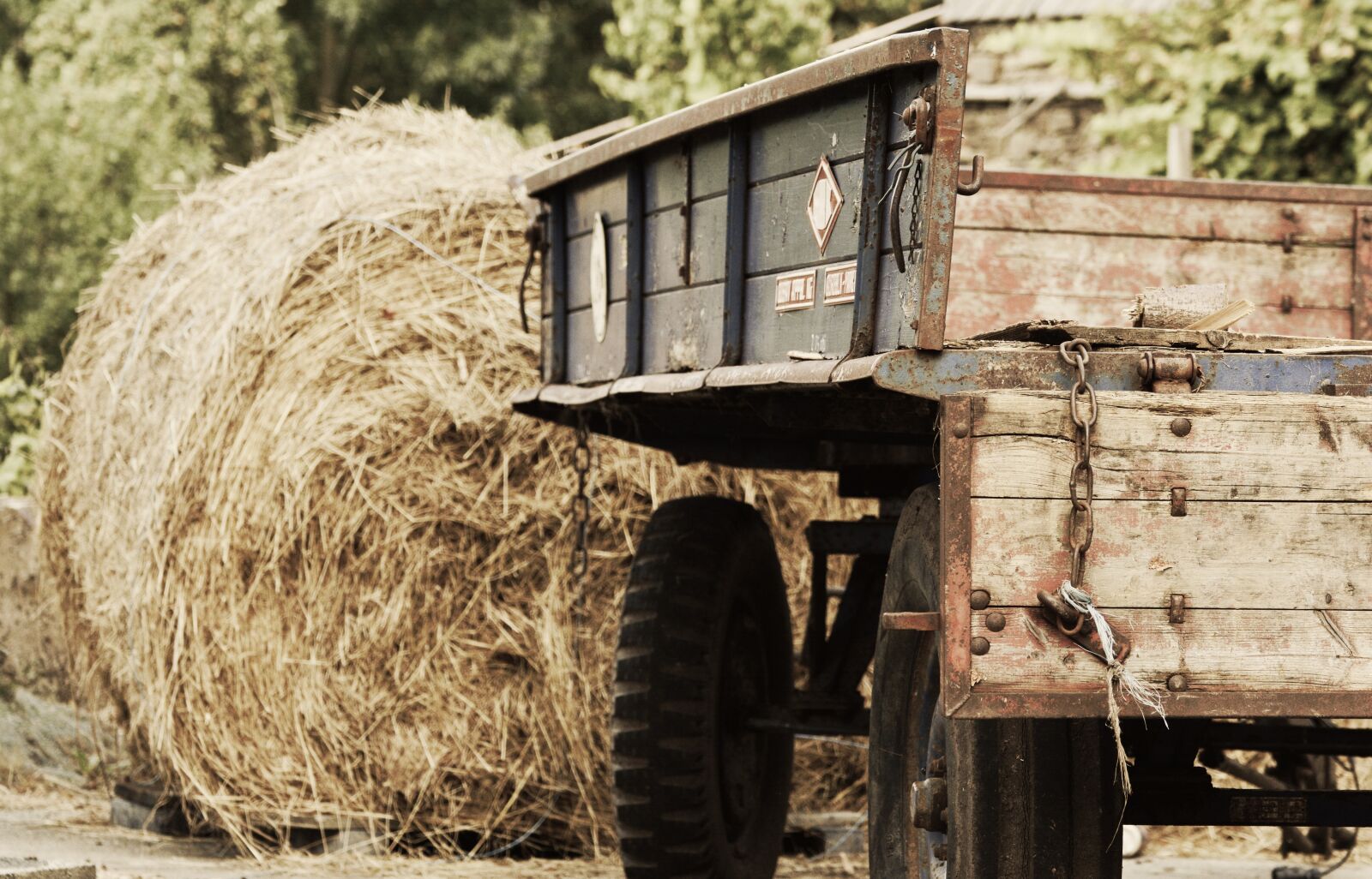 Nikon D5200 sample photo. Agriculture, trailers, commercial vehicle photography