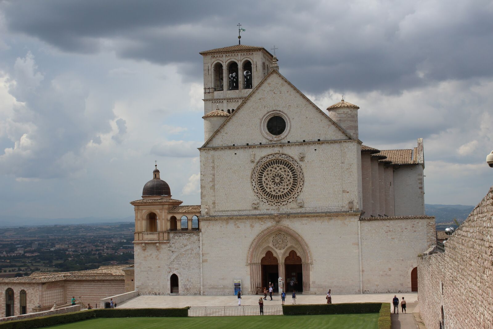 Canon EOS 1200D (EOS Rebel T5 / EOS Kiss X70 / EOS Hi) sample photo. Umbria, assisi, basilica photography