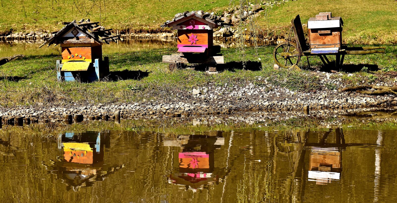 Nikon D7200 sample photo. Bee hives, wood, bees photography