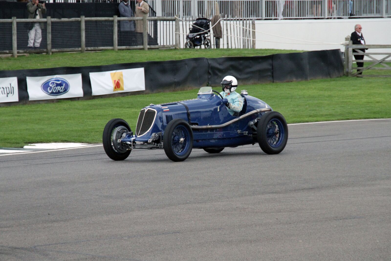Canon EOS 7D sample photo. Vintage, car, old photography