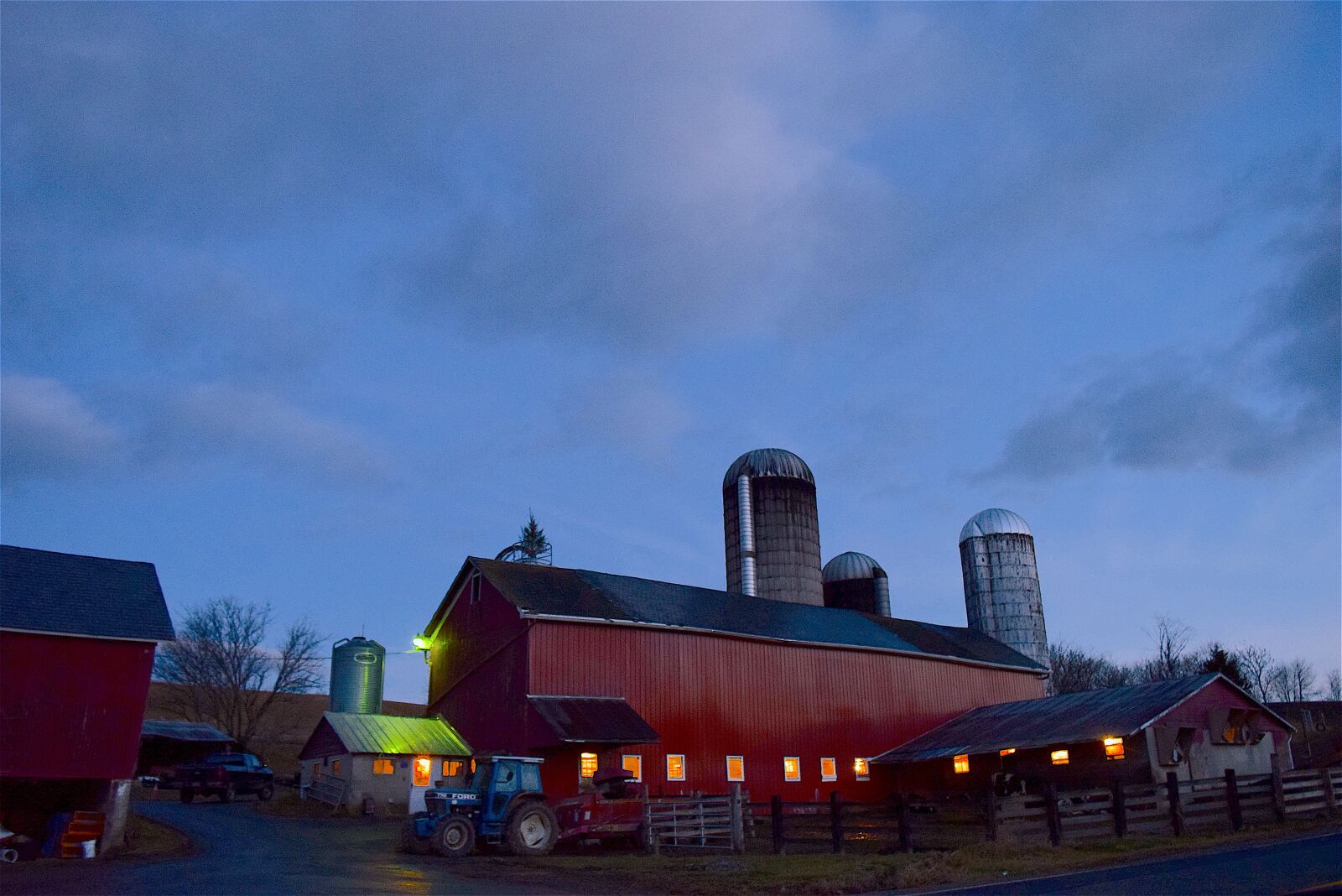 Nikon D3300 sample photo. Barn, sunrise, lighting photography