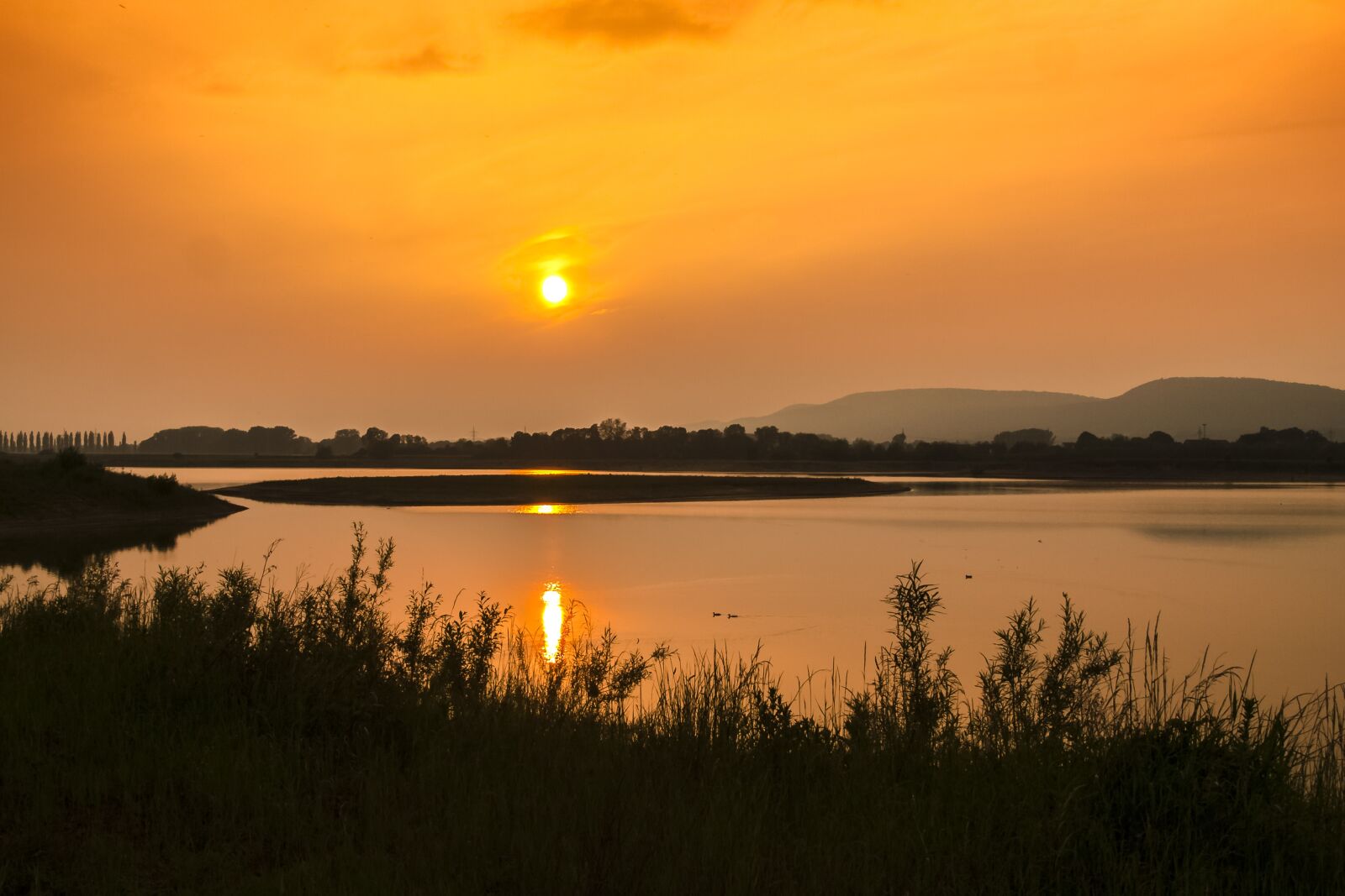 Olympus E-3 sample photo. Landscape, pond, twilight photography