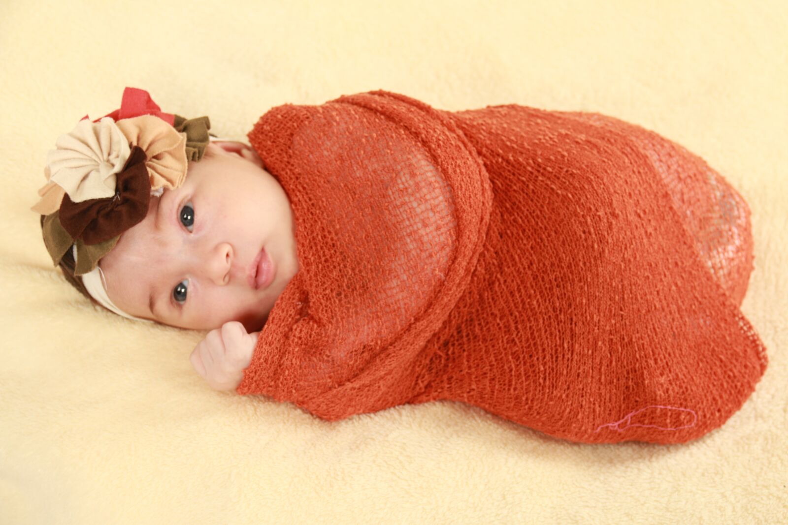 Canon EF-S 18-135mm F3.5-5.6 IS sample photo. Newborn, tenderness, baby photography