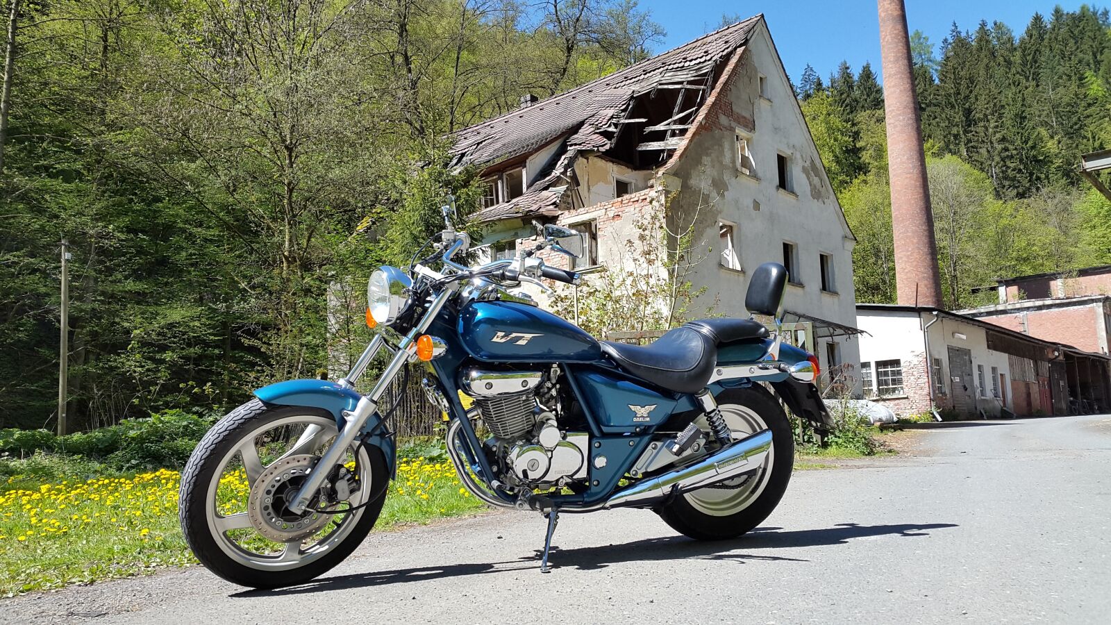 Samsung Galaxy Alpha sample photo. Motorcycle, lost place, drive photography