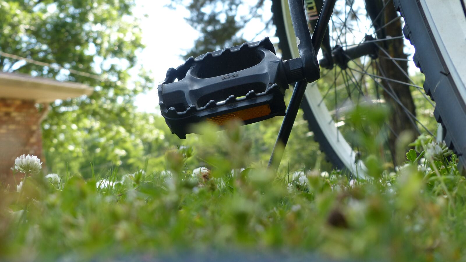 Panasonic Lumix DMC-FZ200 sample photo. Bicycle, bike, wheel photography