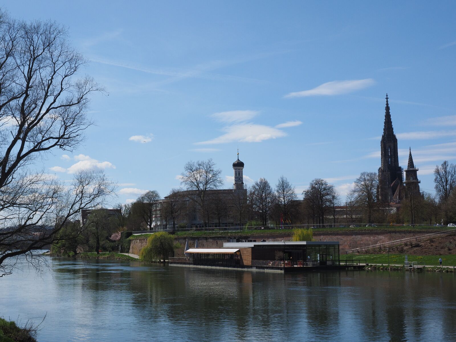 Olympus OM-D E-M1 + Olympus M.Zuiko Digital ED 12-40mm F2.8 Pro sample photo. Ulm, danube, river photography