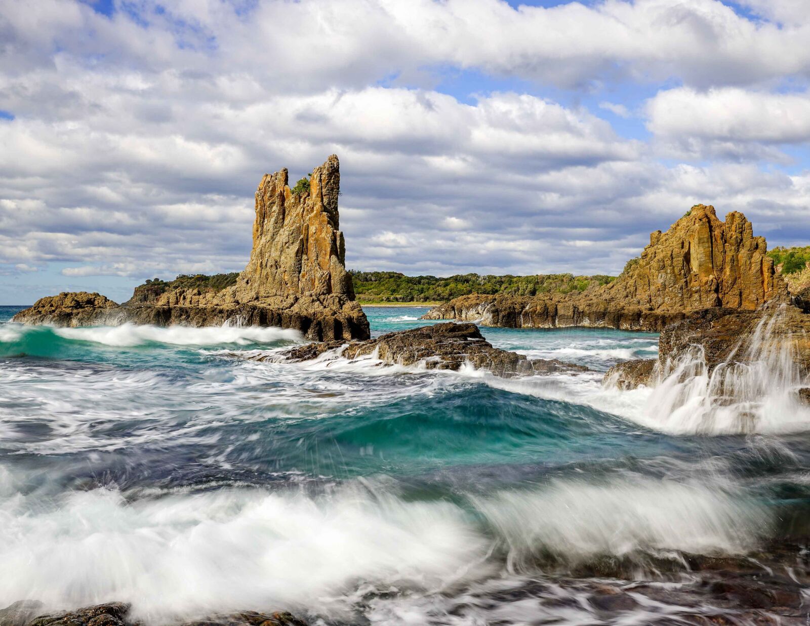 Sony a7 II + Sony Vario-Tessar T* FE 16-35mm F4 ZA OSS sample photo. Wave, motion, sea photography