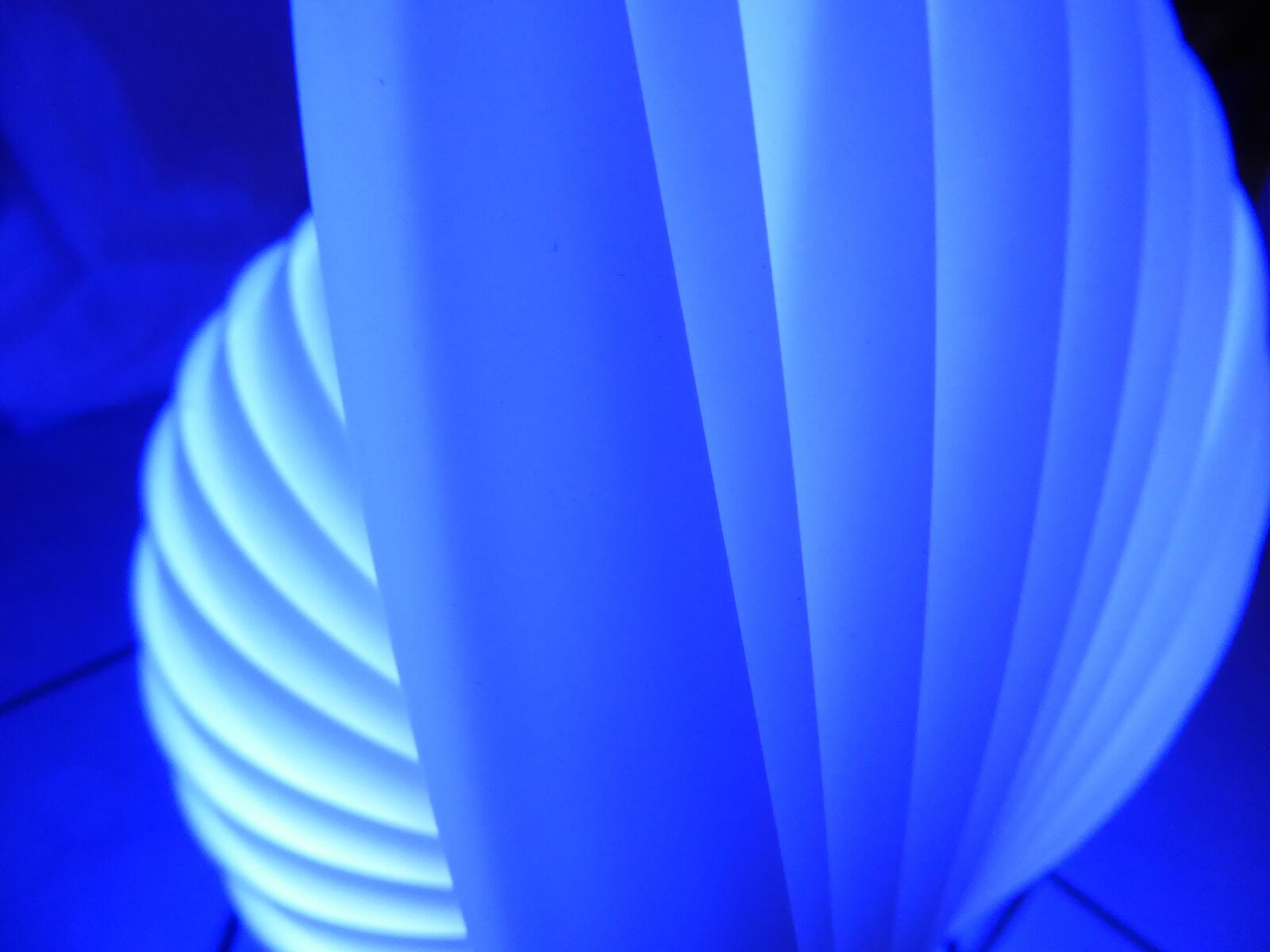 Panasonic Lumix DMC-ZS50 (Lumix DMC-TZ70) sample photo. Blue, light, lamp photography