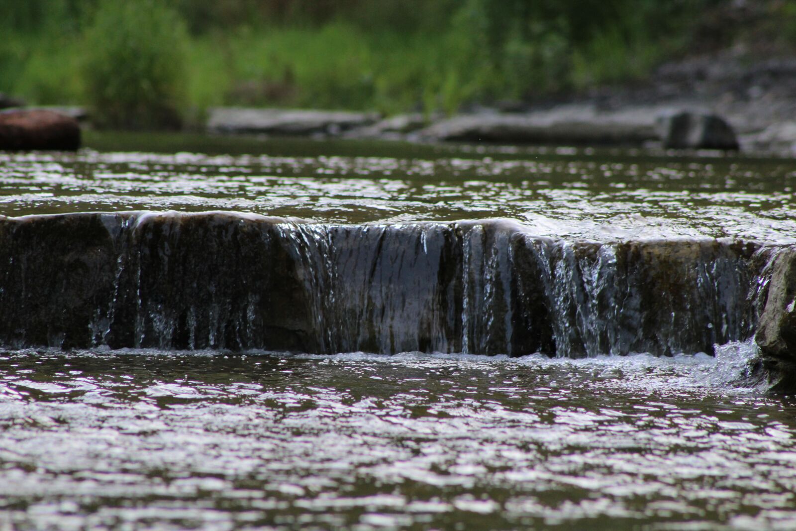 Canon EOS 1200D (EOS Rebel T5 / EOS Kiss X70 / EOS Hi) + Canon EF75-300mm f/4-5.6 sample photo. Water, rocks, stream photography