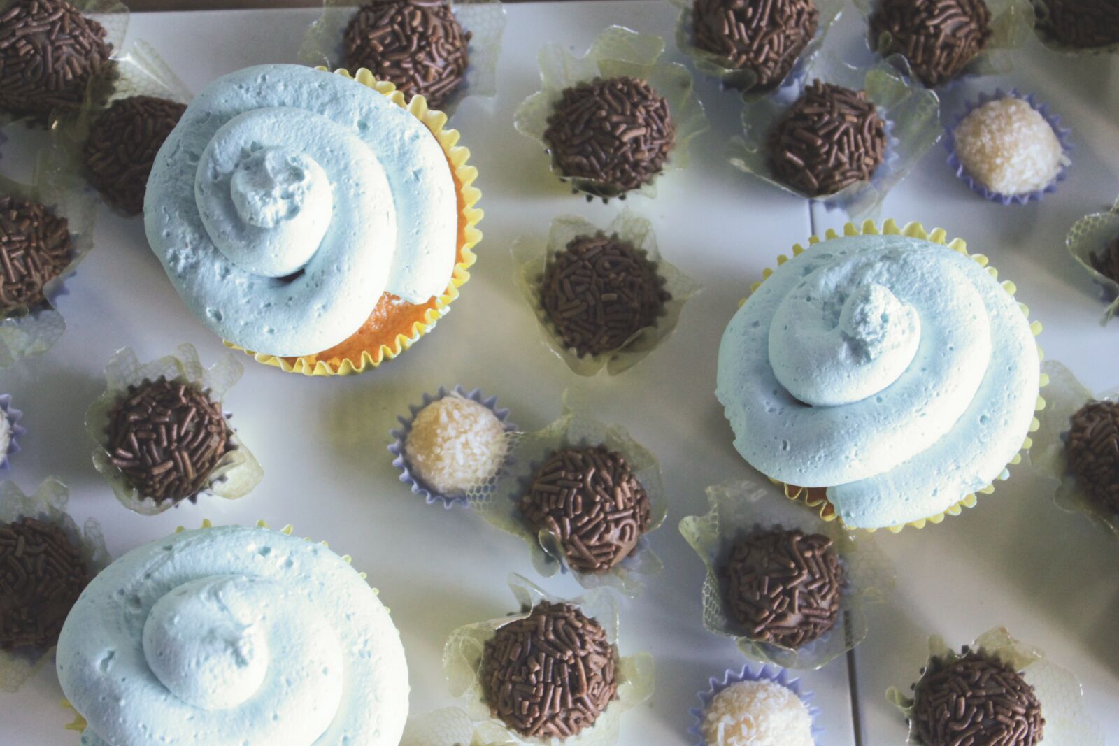 Canon EOS 1100D (EOS Rebel T3 / EOS Kiss X50) sample photo. Brigadier, cupcake, candy photography