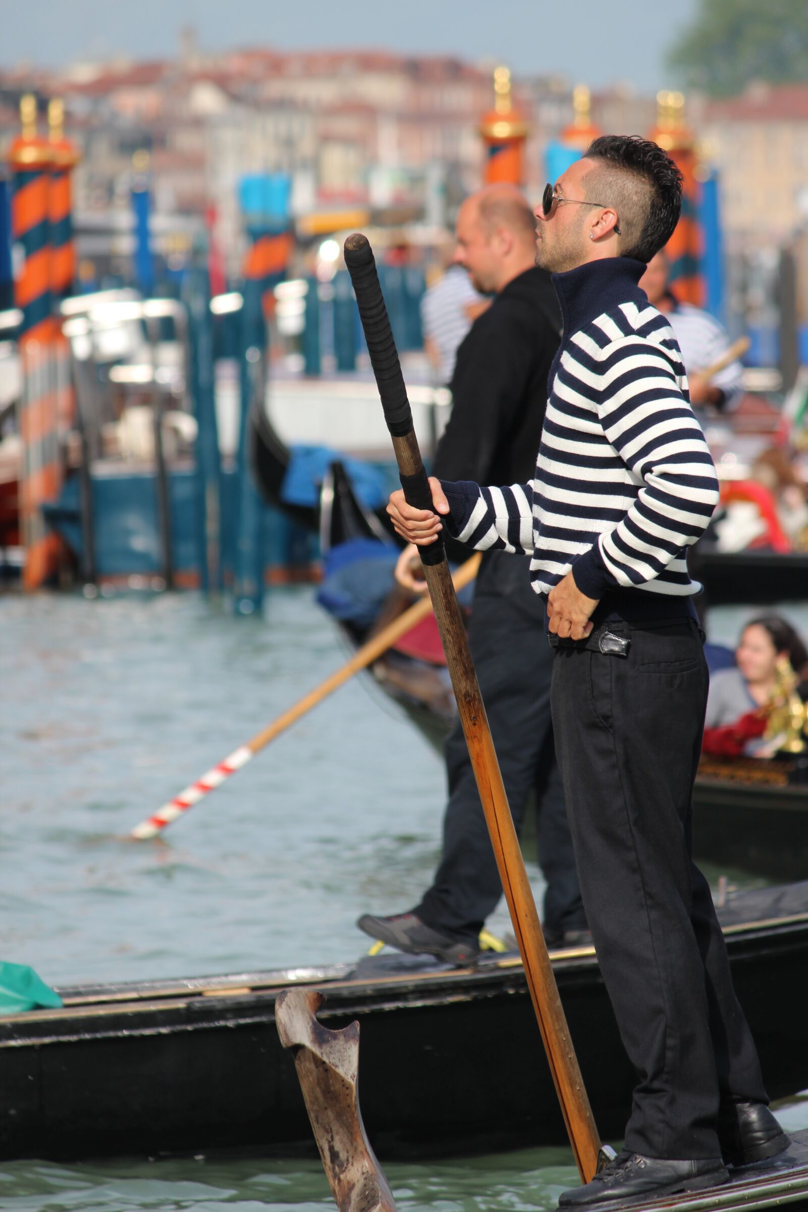 Canon EOS 600D (Rebel EOS T3i / EOS Kiss X5) + Canon EF-S 55-250mm F4-5.6 IS II sample photo. Venice, gondola, water photography