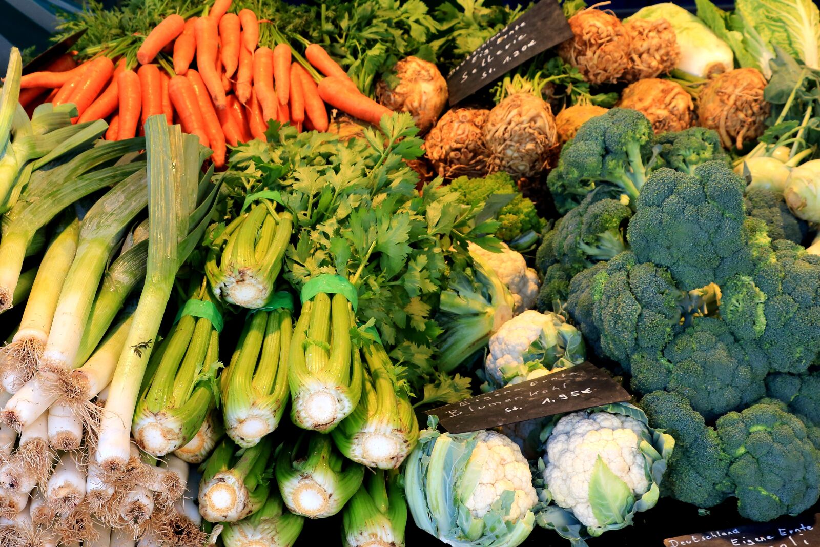 Canon EOS 700D (EOS Rebel T5i / EOS Kiss X7i) sample photo. Vegetables, brokoli, carrots photography