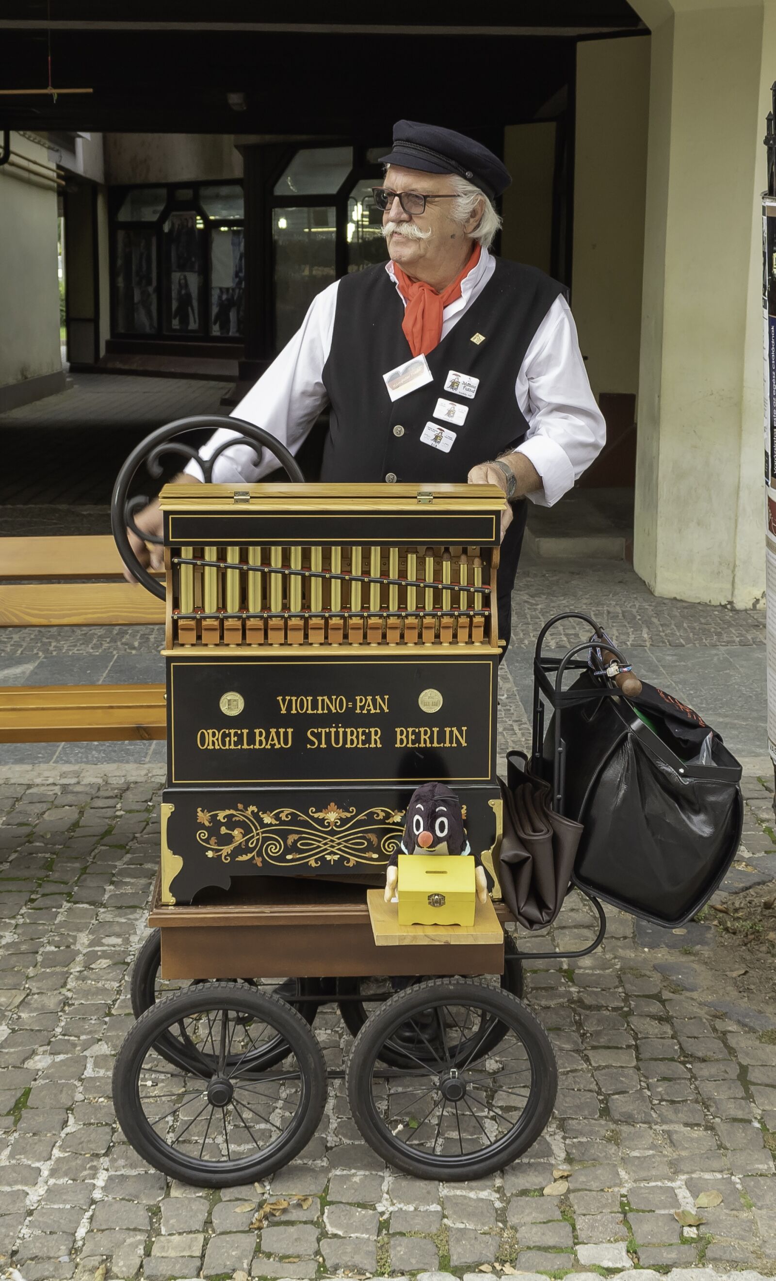Canon EOS 1300D (EOS Rebel T6 / EOS Kiss X80) sample photo. Jukebox, festival, tradition photography