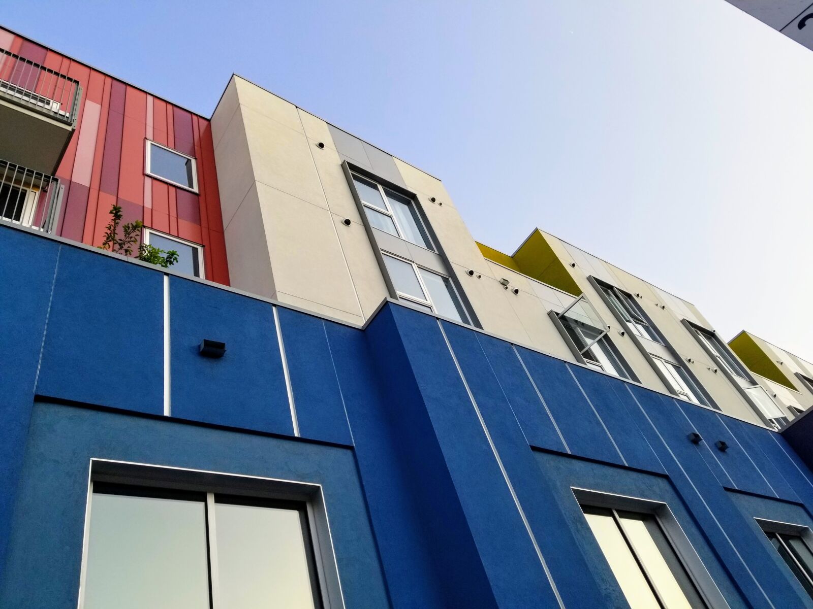 Samsung Galaxy S8 sample photo. Apartment building, los angeles photography