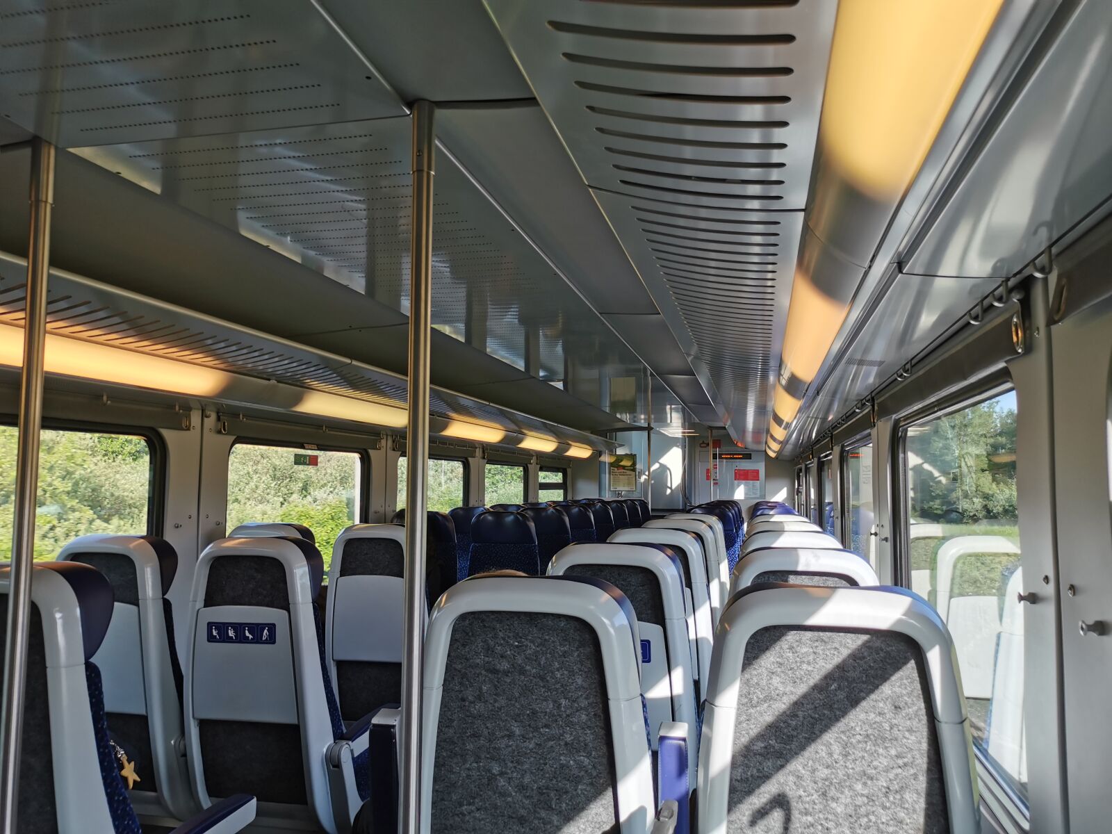 HUAWEI P30 sample photo. Oebb, train, öbb photography
