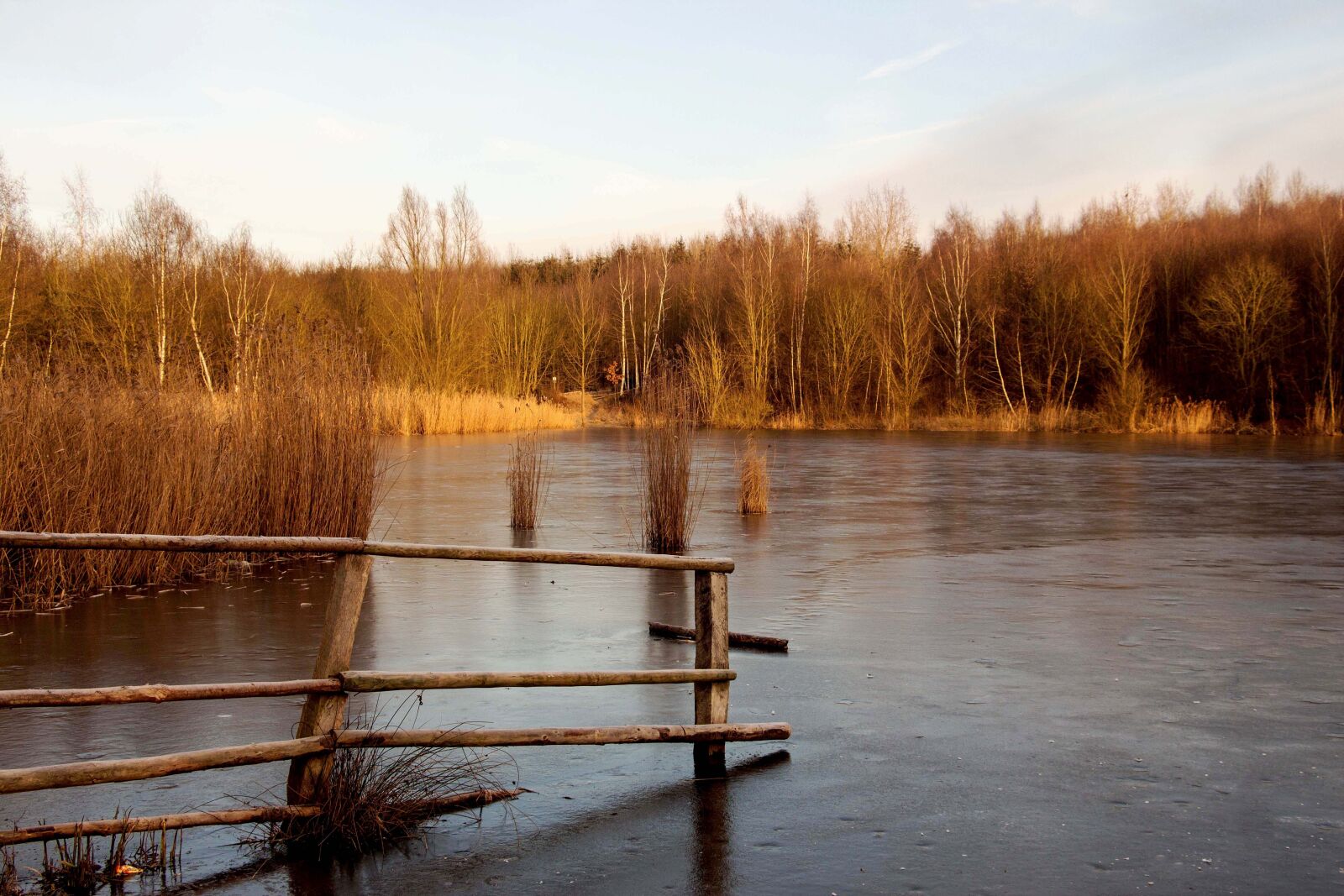 Canon EOS 700D (EOS Rebel T5i / EOS Kiss X7i) sample photo. Lake, frozen, winter photography