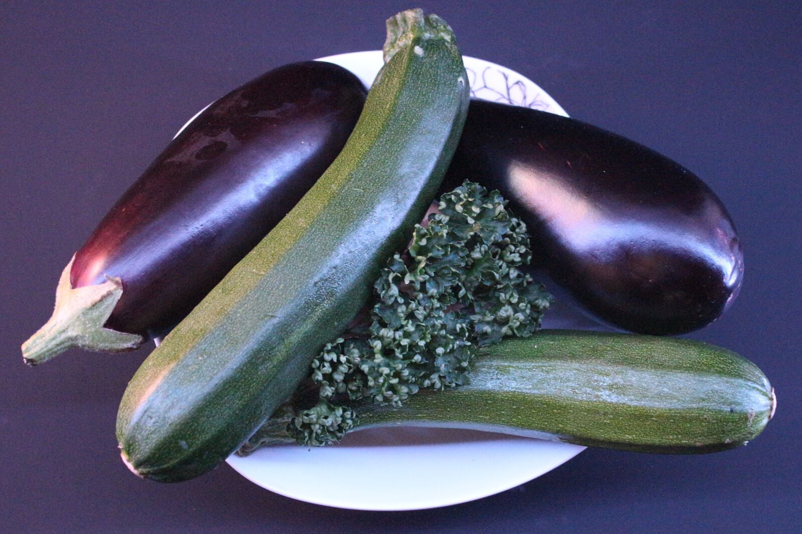 Canon EF-S 18-55mm F3.5-5.6 IS sample photo. Vegetables, cook, food photography