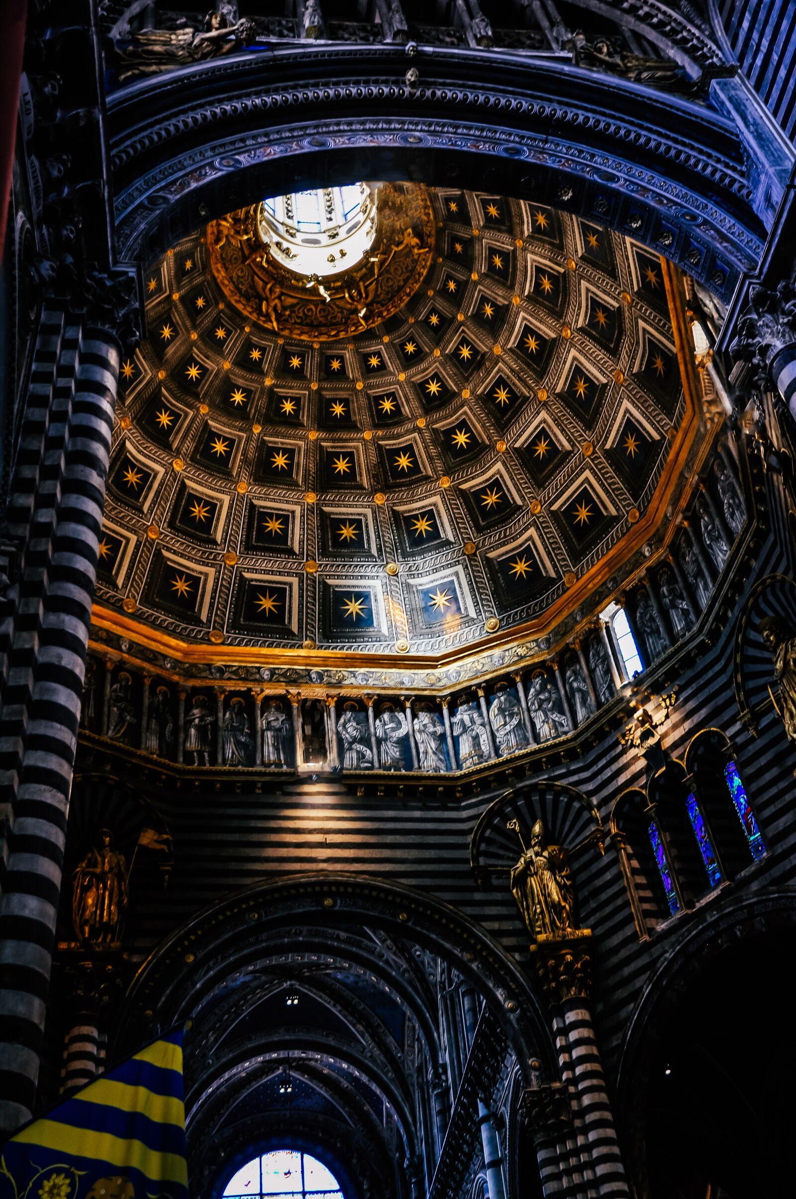 Nikon D90 sample photo. The cathedral, the interior photography
