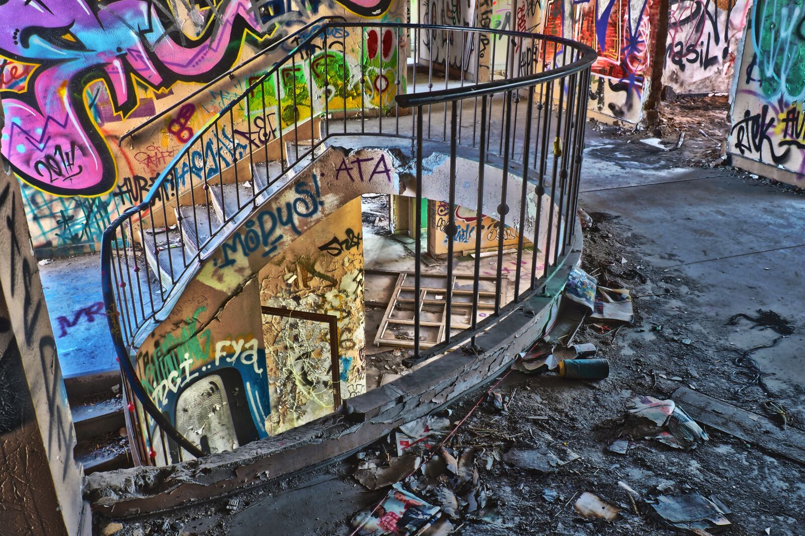 Olympus OM-D E-M10 sample photo. Architecture, lost places, abandoned photography