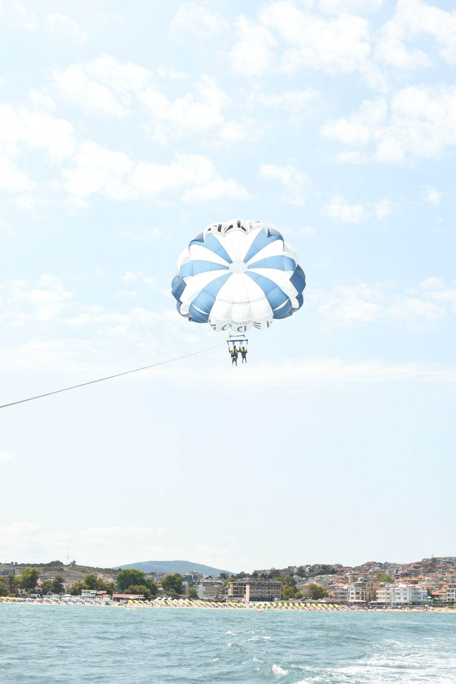 Nikon D7500 sample photo. Parasailing, vacation, beach photography
