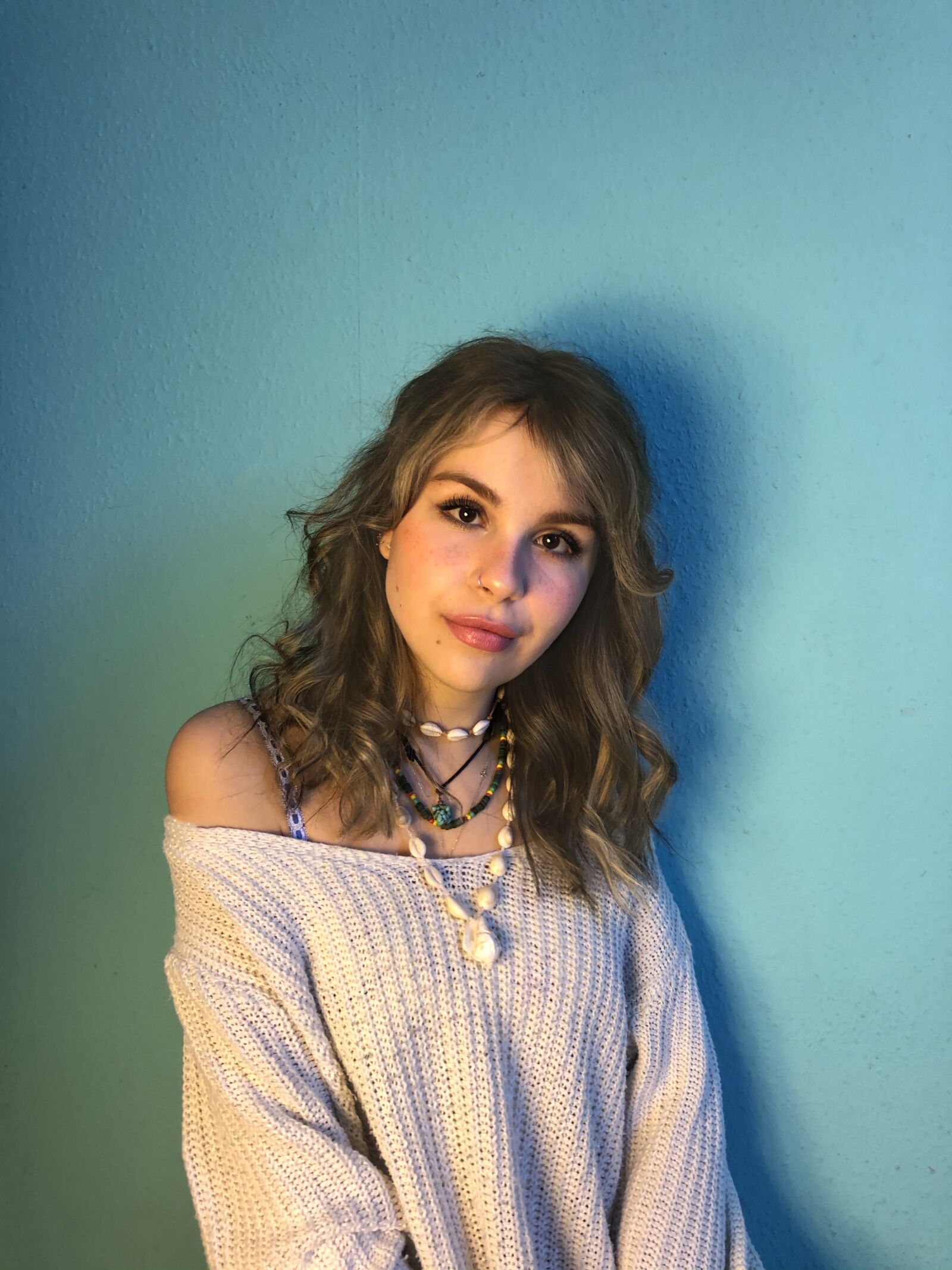 iPhone X back dual camera 4mm f/1.8 sample photo. Girl, woman, portrait photography