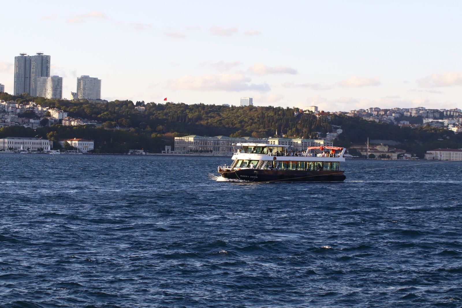 Canon EOS 200D (EOS Rebel SL2 / EOS Kiss X9) sample photo. Boat, ship, water photography