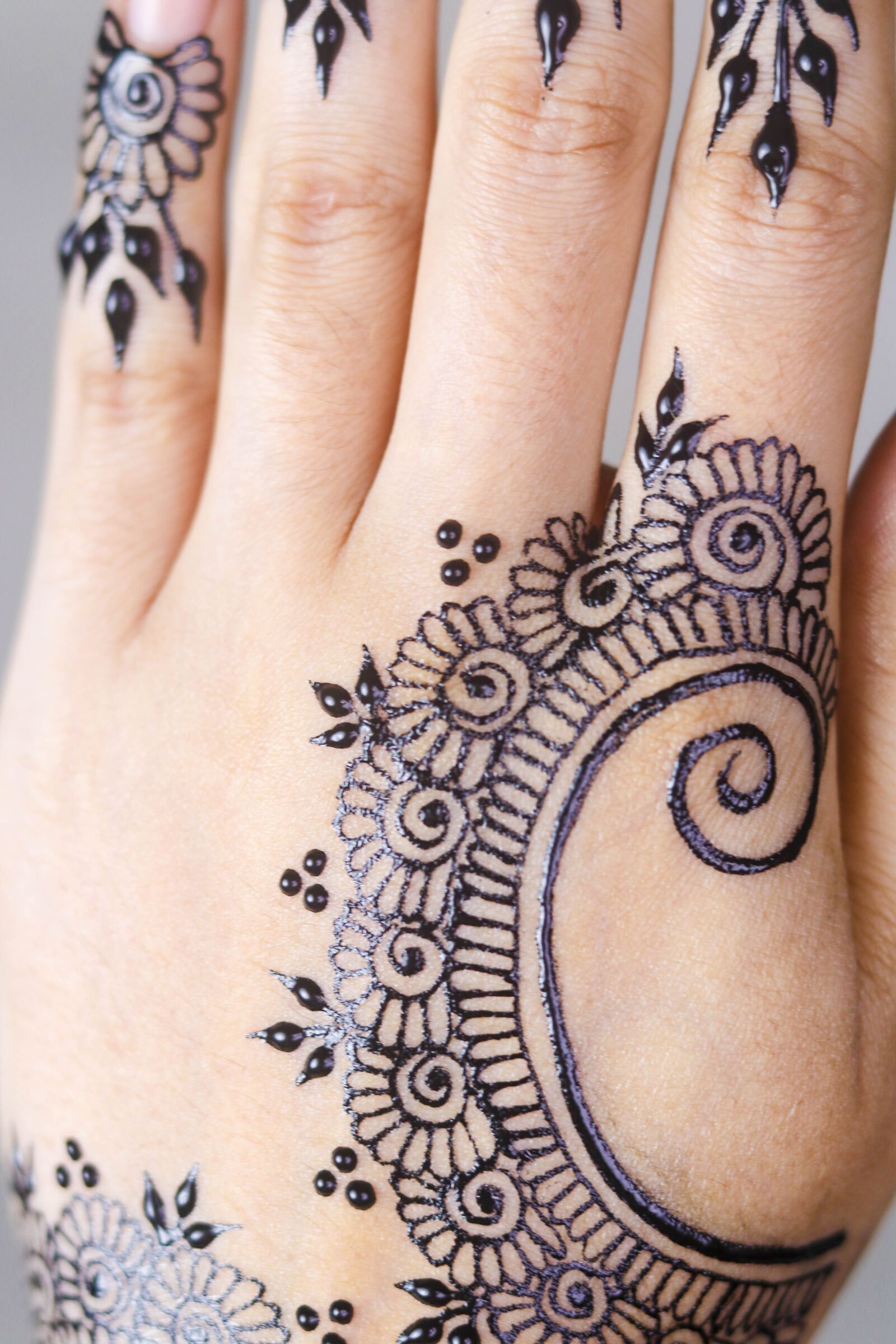 Canon EOS 80D sample photo. Henna, hands, mehendi photography