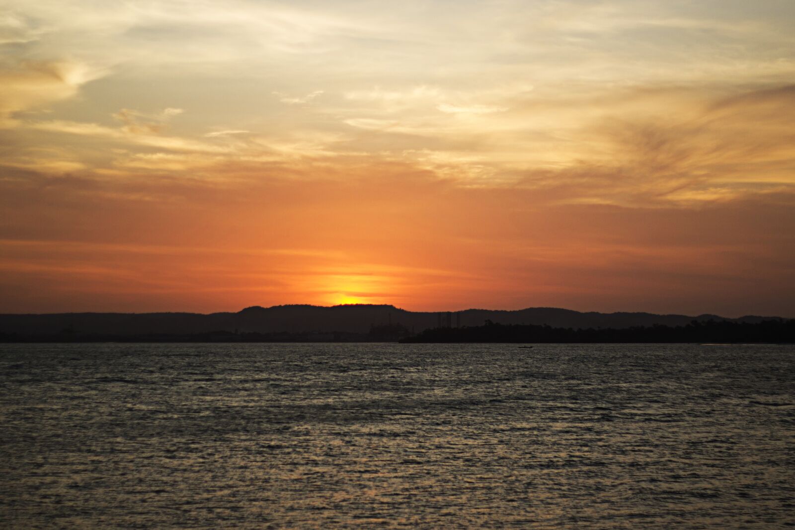 Canon EOS 600D (Rebel EOS T3i / EOS Kiss X5) + Canon EF 50mm F1.8 II sample photo. Sunset, afternoon, brazil photography
