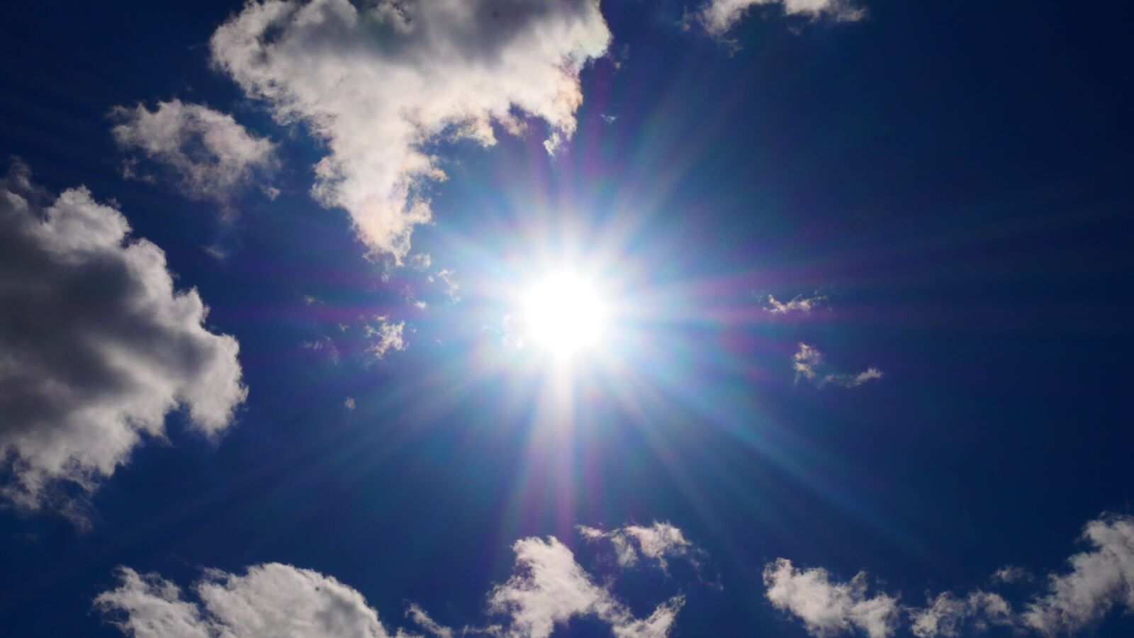 Panasonic Lumix DMC-GX85 (Lumix DMC-GX80 / Lumix DMC-GX7 Mark II) sample photo. Sky, blue, clouds photography