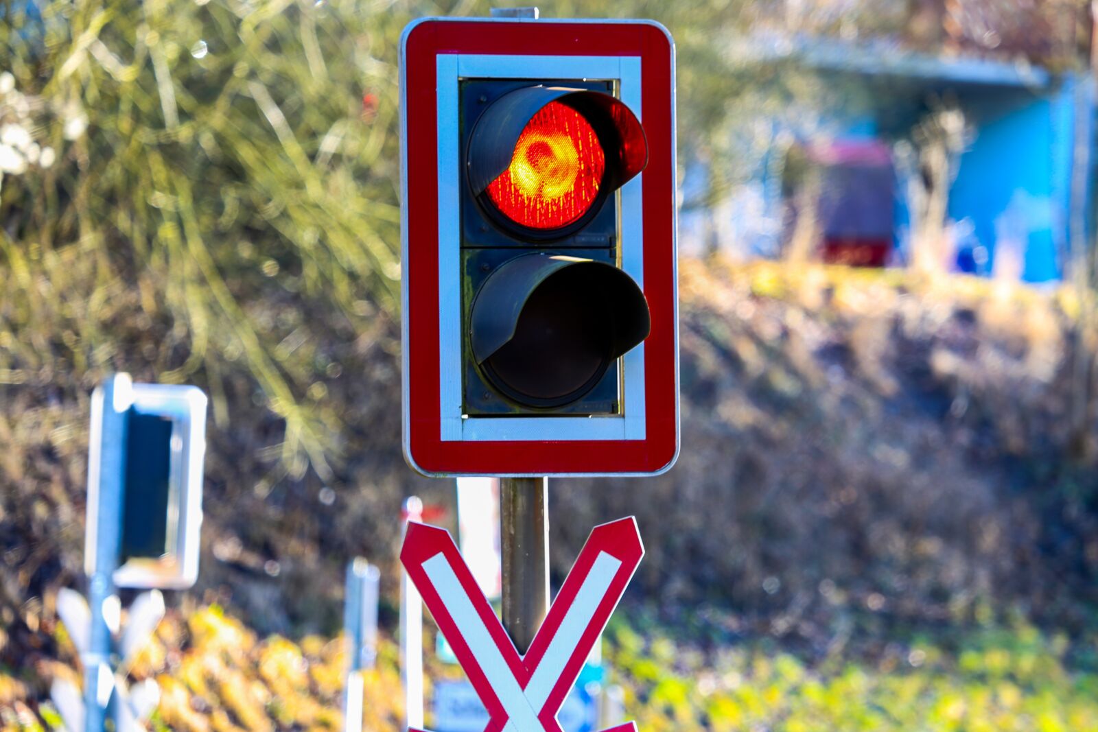 Canon EF 100-400mm F4.5-5.6L IS USM sample photo. Traffic lights, light, train photography