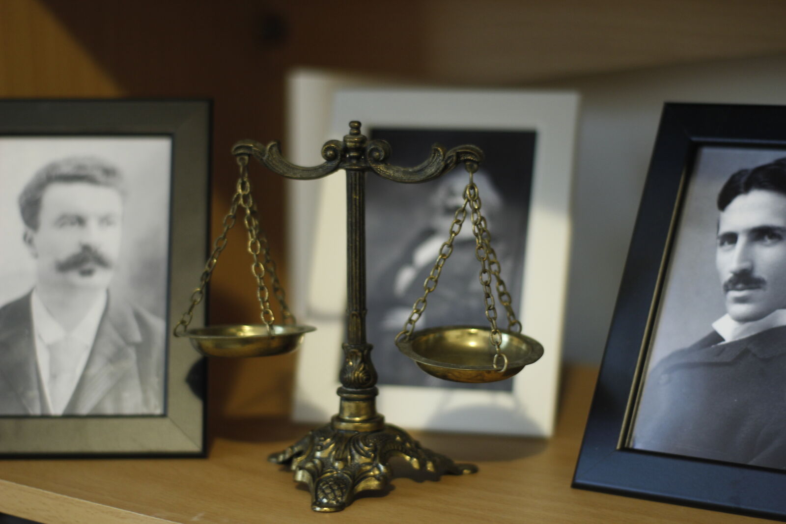 Yongnuo YN 50mm f/1.8 sample photo. Balance, gold, justice, marx photography