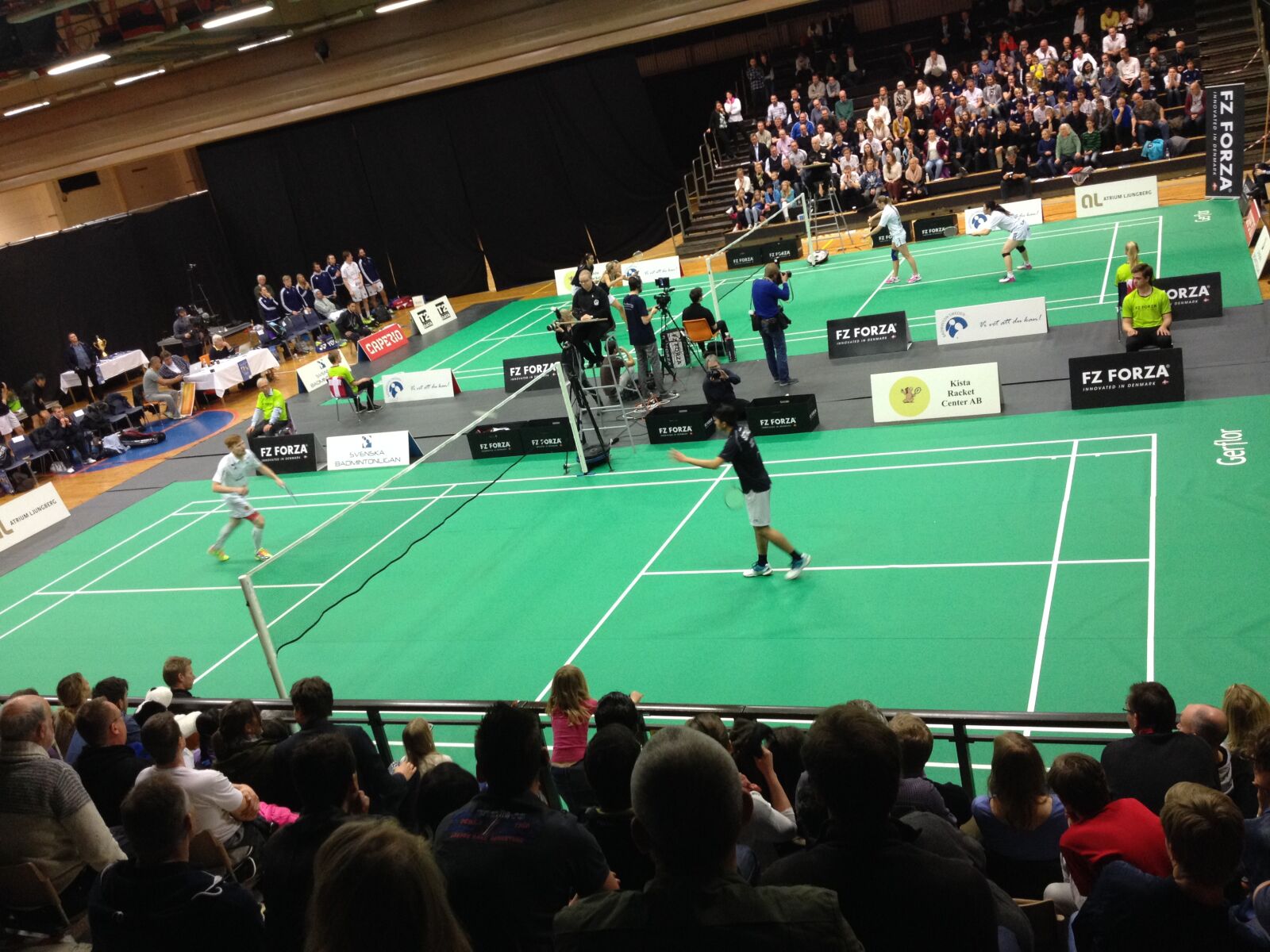 iPhone 4S back camera 4.28mm f/2.4 sample photo. Badminton, tournament photography